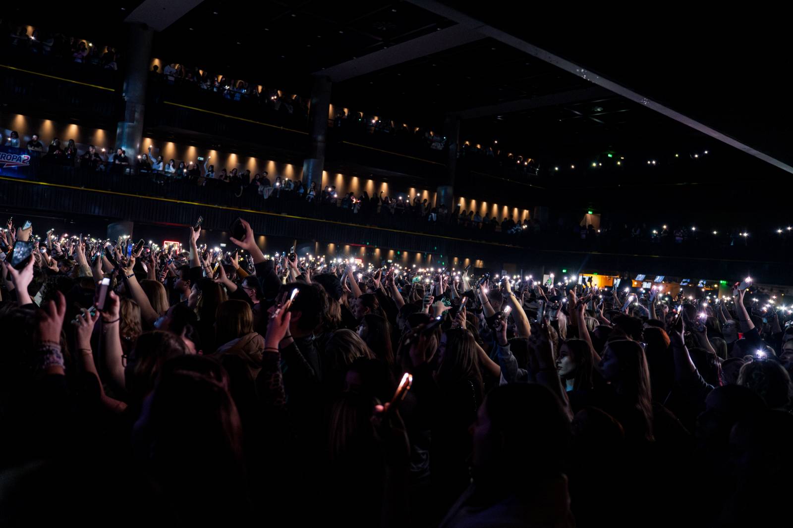 Dean Lewis se po třech letech vrátil do Prahy, vyprodal Forum Karlín