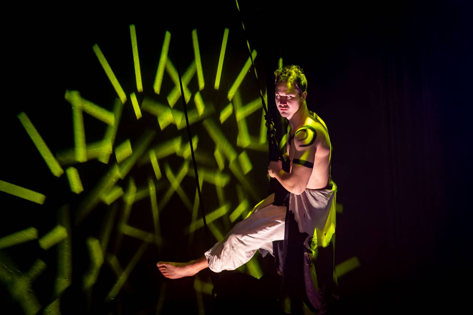 Dan Bárta, Endru a Jen Hovorka kouzlili v Branickém divadle. Doprovodili je akrobaté z Losers Cirque Company