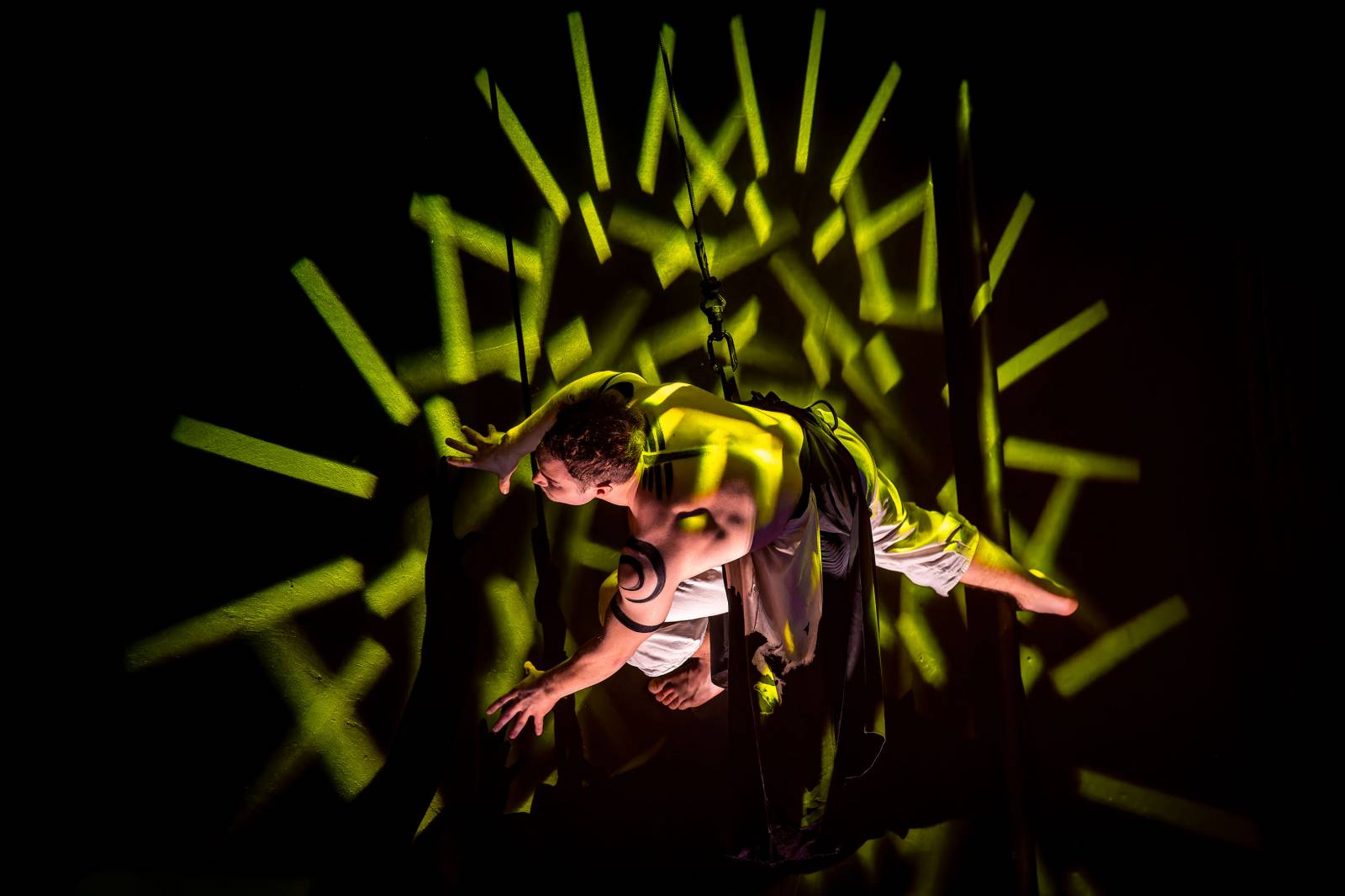 Dan Bárta, Endru a Jen Hovorka kouzlili v Branickém divadle. Doprovodili je akrobaté z Losers Cirque Company