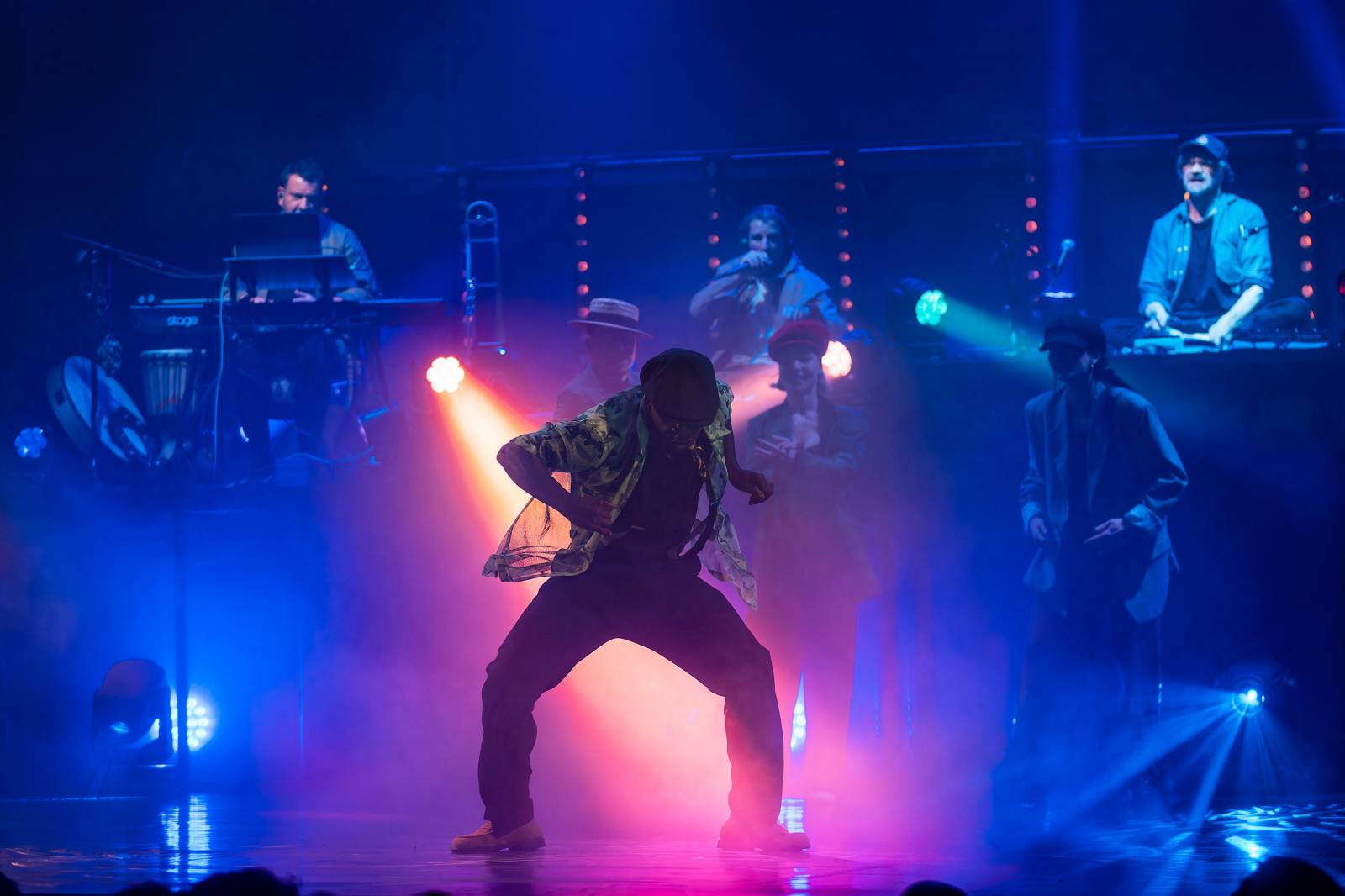 Dan Bárta, Endru a Jen Hovorka kouzlili v Branickém divadle. Doprovodili je akrobaté z Losers Cirque Company