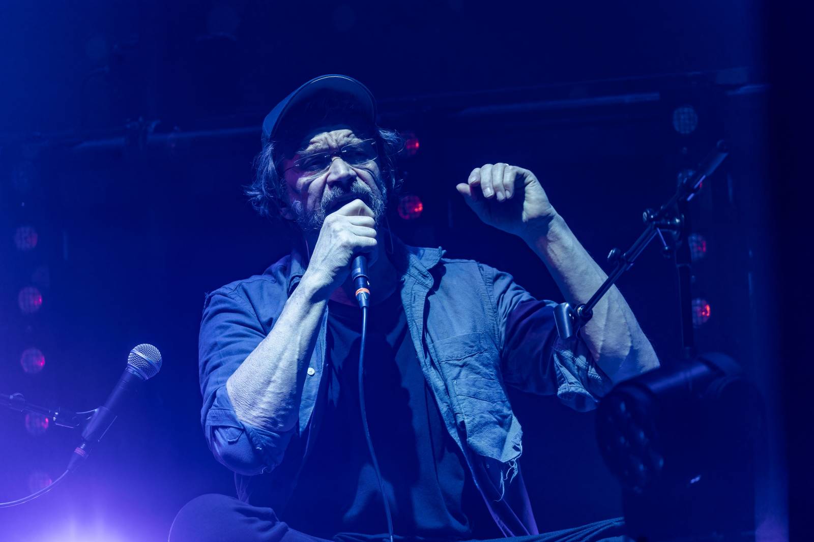 Dan Bárta, Endru a Jen Hovorka kouzlili v Branickém divadle. Doprovodili je akrobaté z Losers Cirque Company