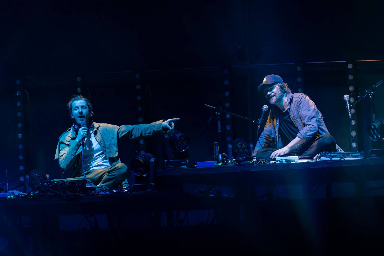 Dan Bárta, Endru a Jen Hovorka kouzlili v Branickém divadle. Doprovodili je akrobaté z Losers Cirque Company