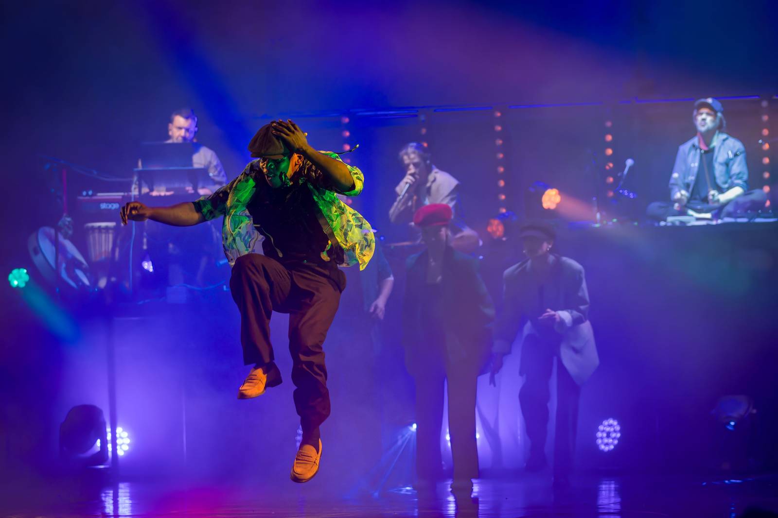 Dan Bárta, Endru a Jen Hovorka kouzlili v Branickém divadle. Doprovodili je akrobaté z Losers Cirque Company