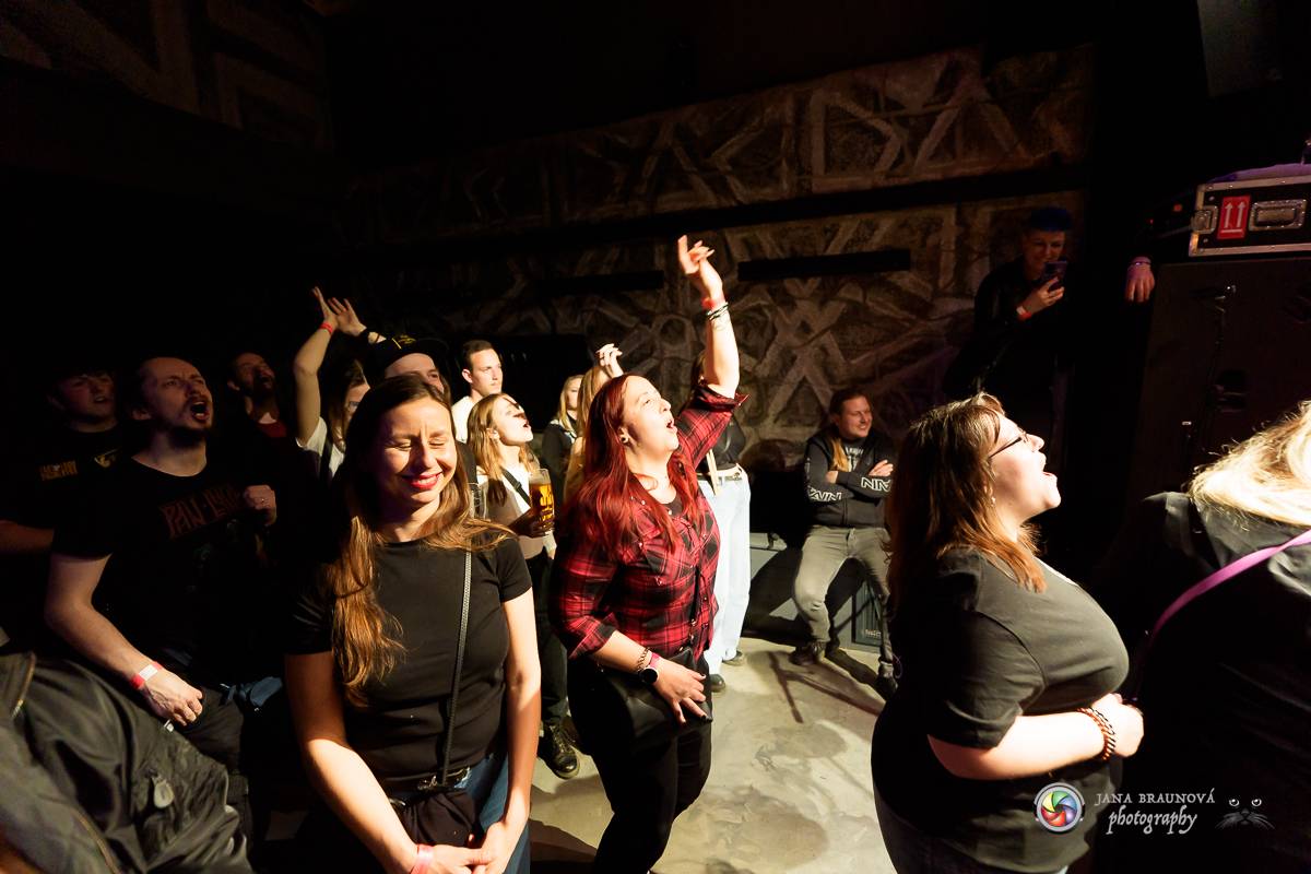 Imodium rozezpívalo Plzeň, doprovodila ho tříčlenná parta Anteater