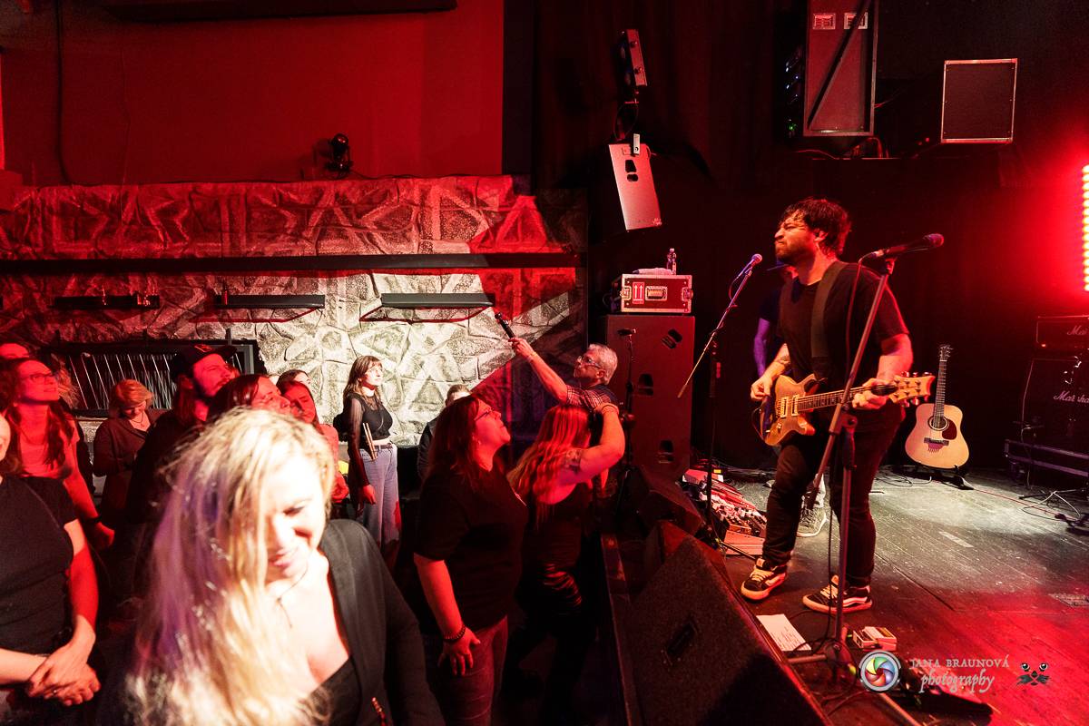 Imodium rozezpívalo Plzeň, doprovodila ho tříčlenná parta Anteater