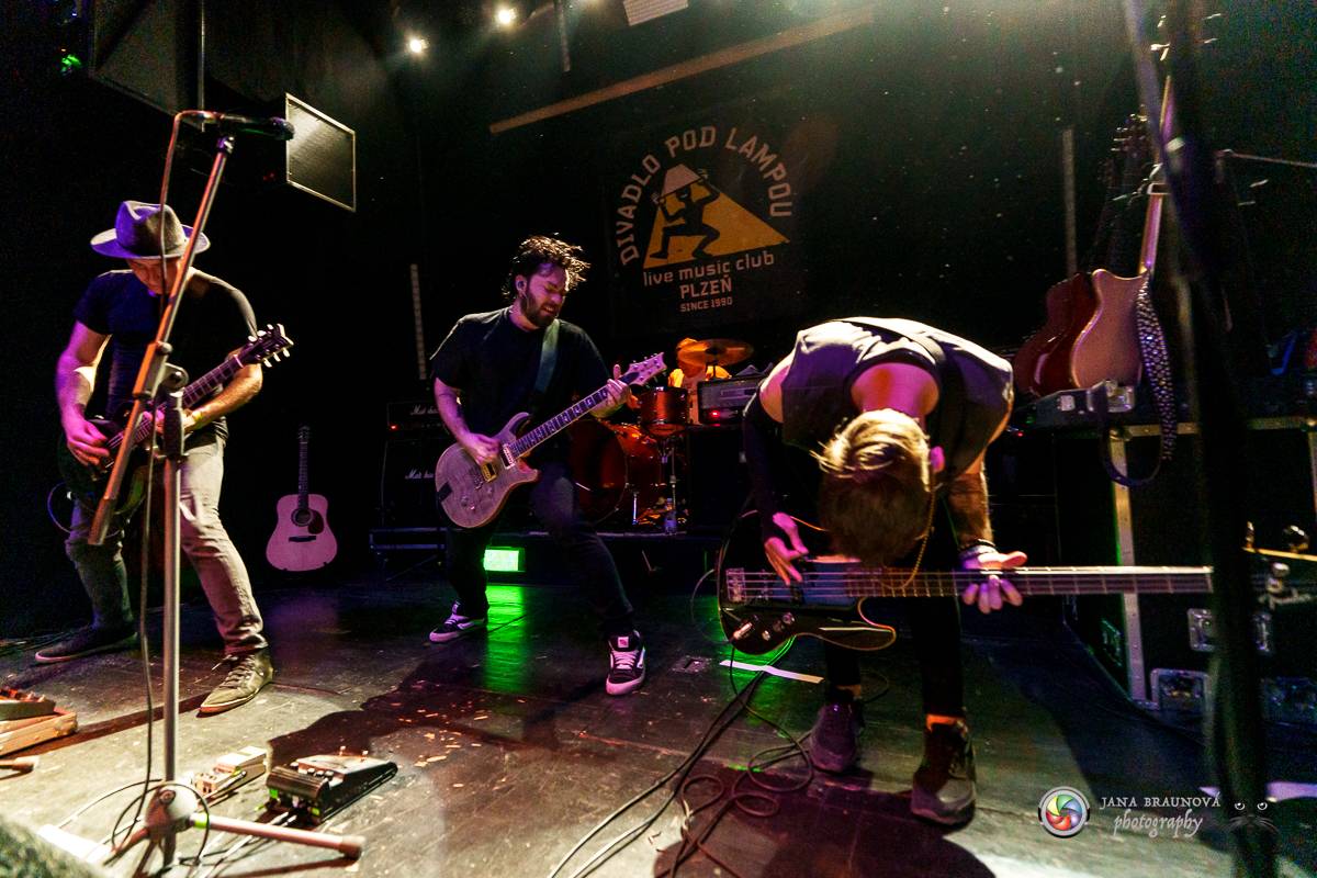 Imodium rozezpívalo Plzeň, doprovodila ho tříčlenná parta Anteater