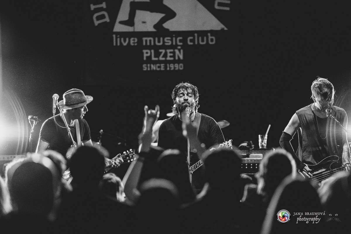 Imodium rozezpívalo Plzeň, doprovodila ho tříčlenná parta Anteater