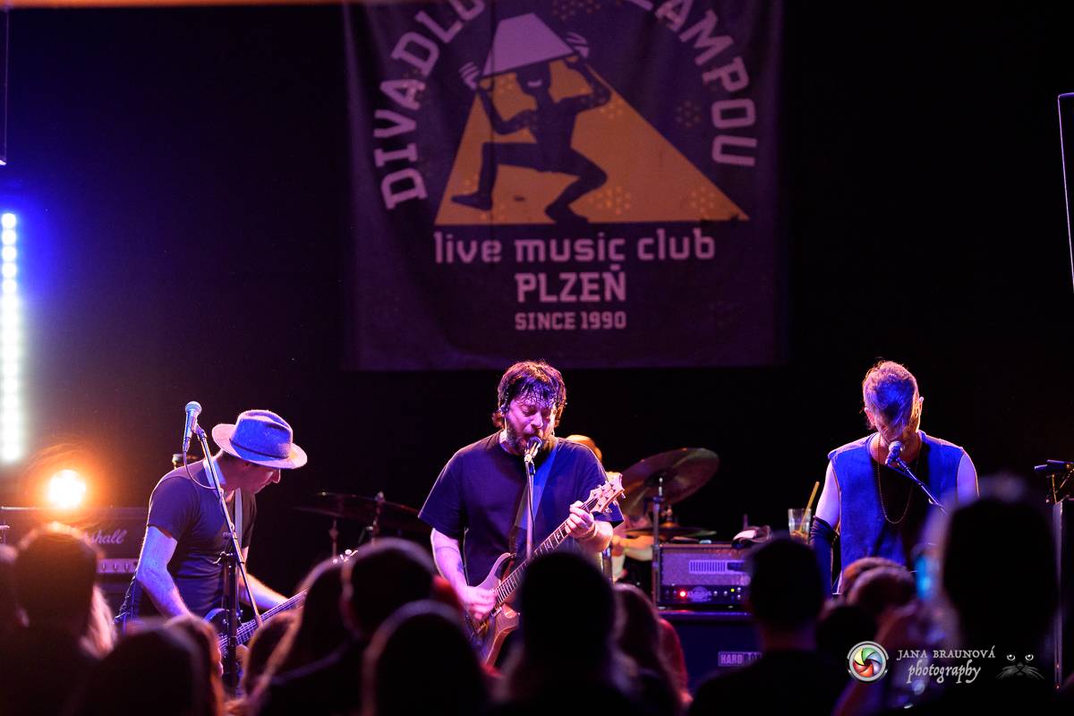 Imodium rozezpívalo Plzeň, doprovodila ho tříčlenná parta Anteater