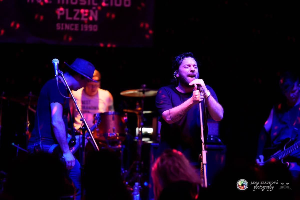 Imodium rozezpívalo Plzeň, doprovodila ho tříčlenná parta Anteater
