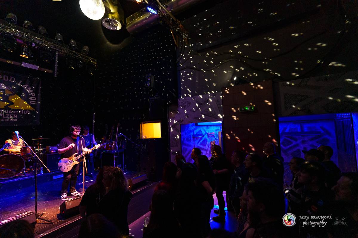 Imodium rozezpívalo Plzeň, doprovodila ho tříčlenná parta Anteater