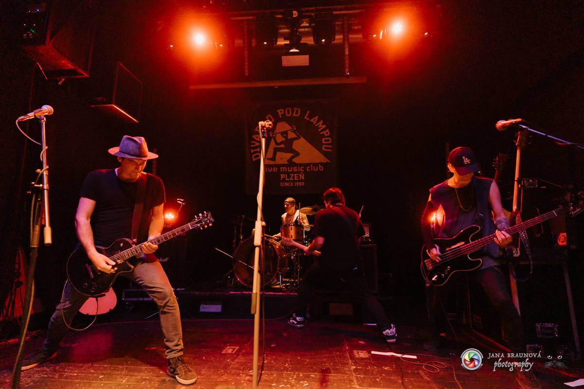 Imodium rozezpívalo Plzeň, doprovodila ho tříčlenná parta Anteater