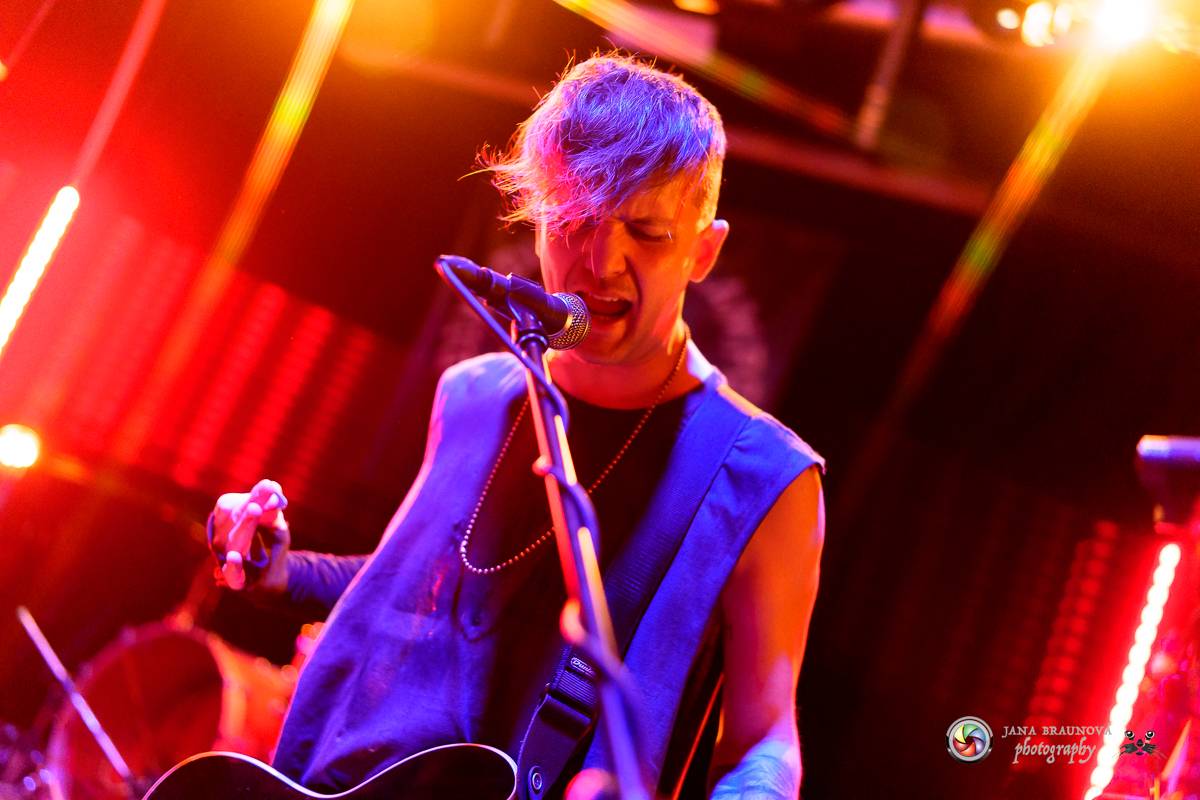 Imodium rozezpívalo Plzeň, doprovodila ho tříčlenná parta Anteater