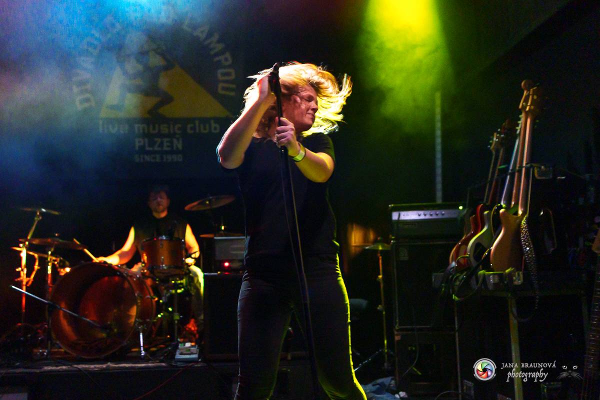 Imodium rozezpívalo Plzeň, doprovodila ho tříčlenná parta Anteater