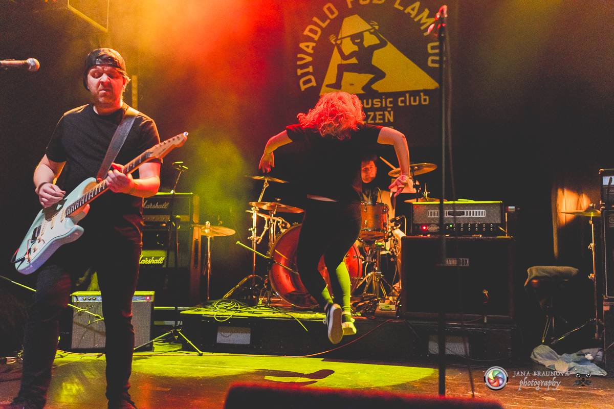 Imodium rozezpívalo Plzeň, doprovodila ho tříčlenná parta Anteater