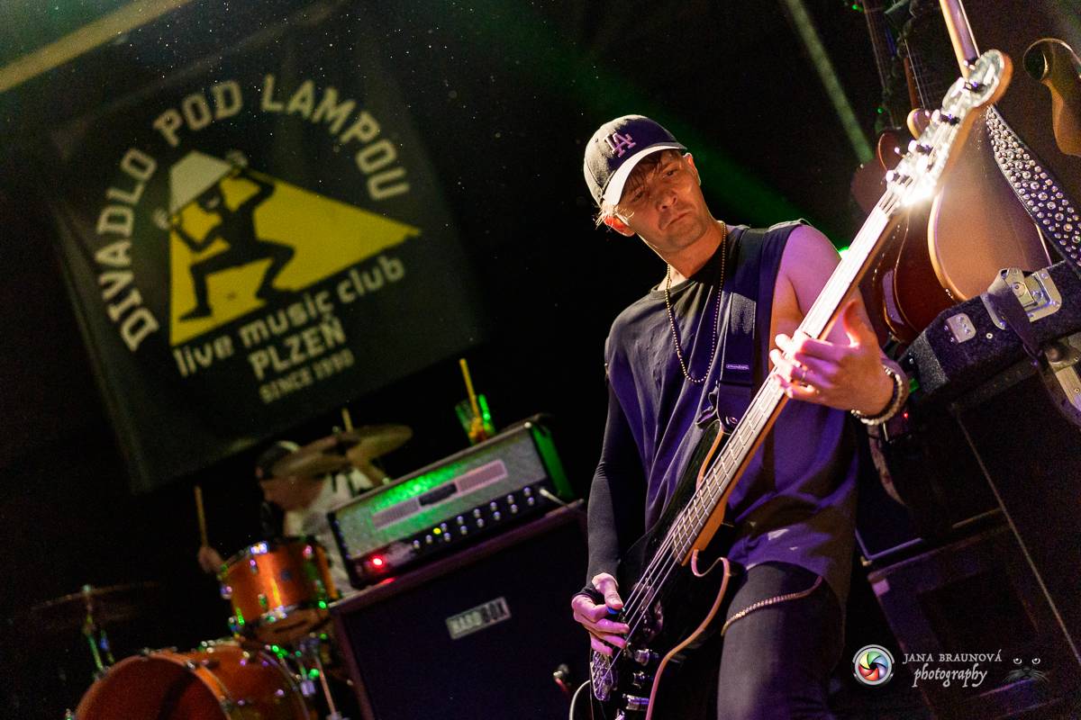 Imodium rozezpívalo Plzeň, doprovodila ho tříčlenná parta Anteater