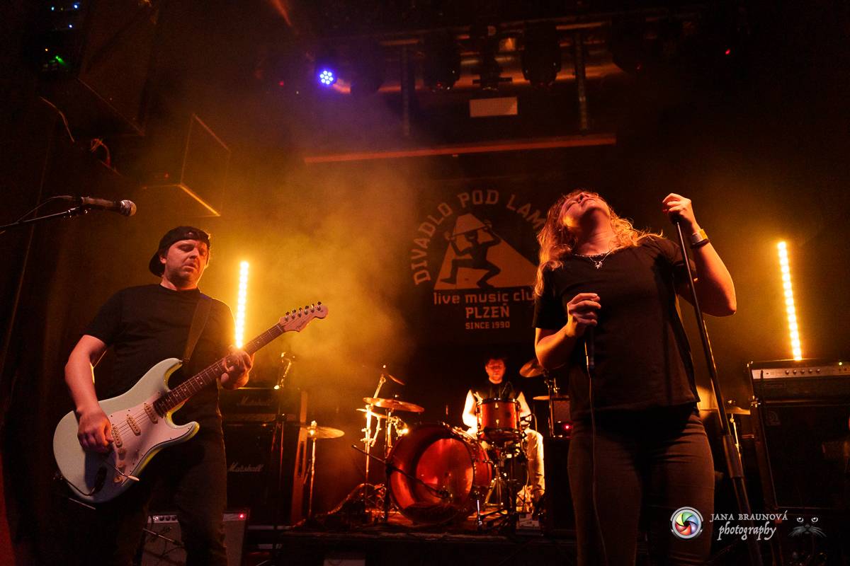 Imodium rozezpívalo Plzeň, doprovodila ho tříčlenná parta Anteater