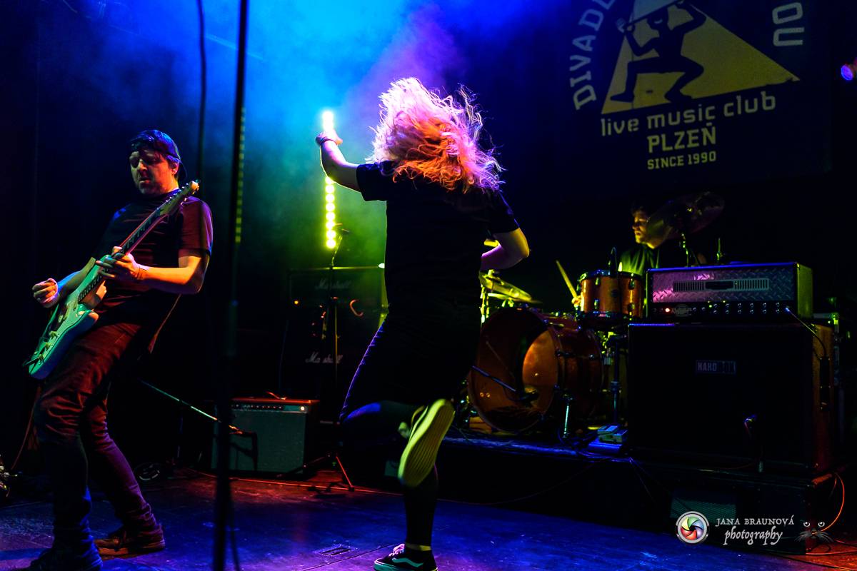 Imodium rozezpívalo Plzeň, doprovodila ho tříčlenná parta Anteater