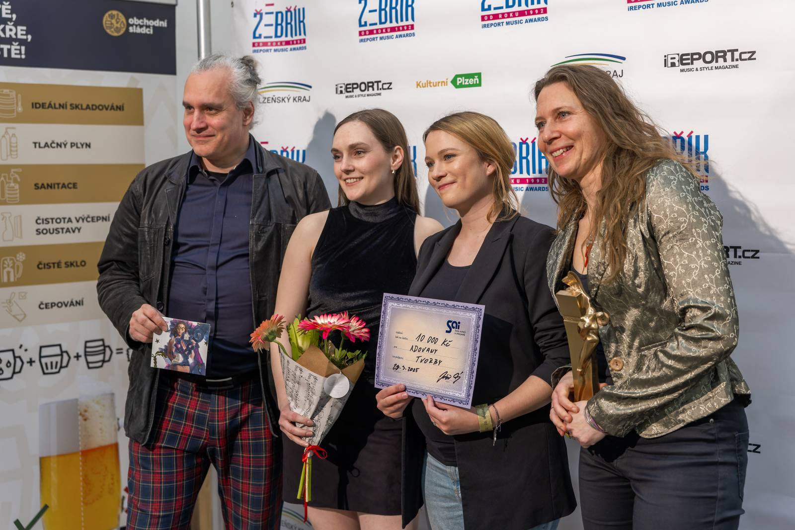 Žebřík poznal vítěze 33. ročníku. Ceny si převzali Chinaski, Monkey Business, Marpo či festival Rock for People