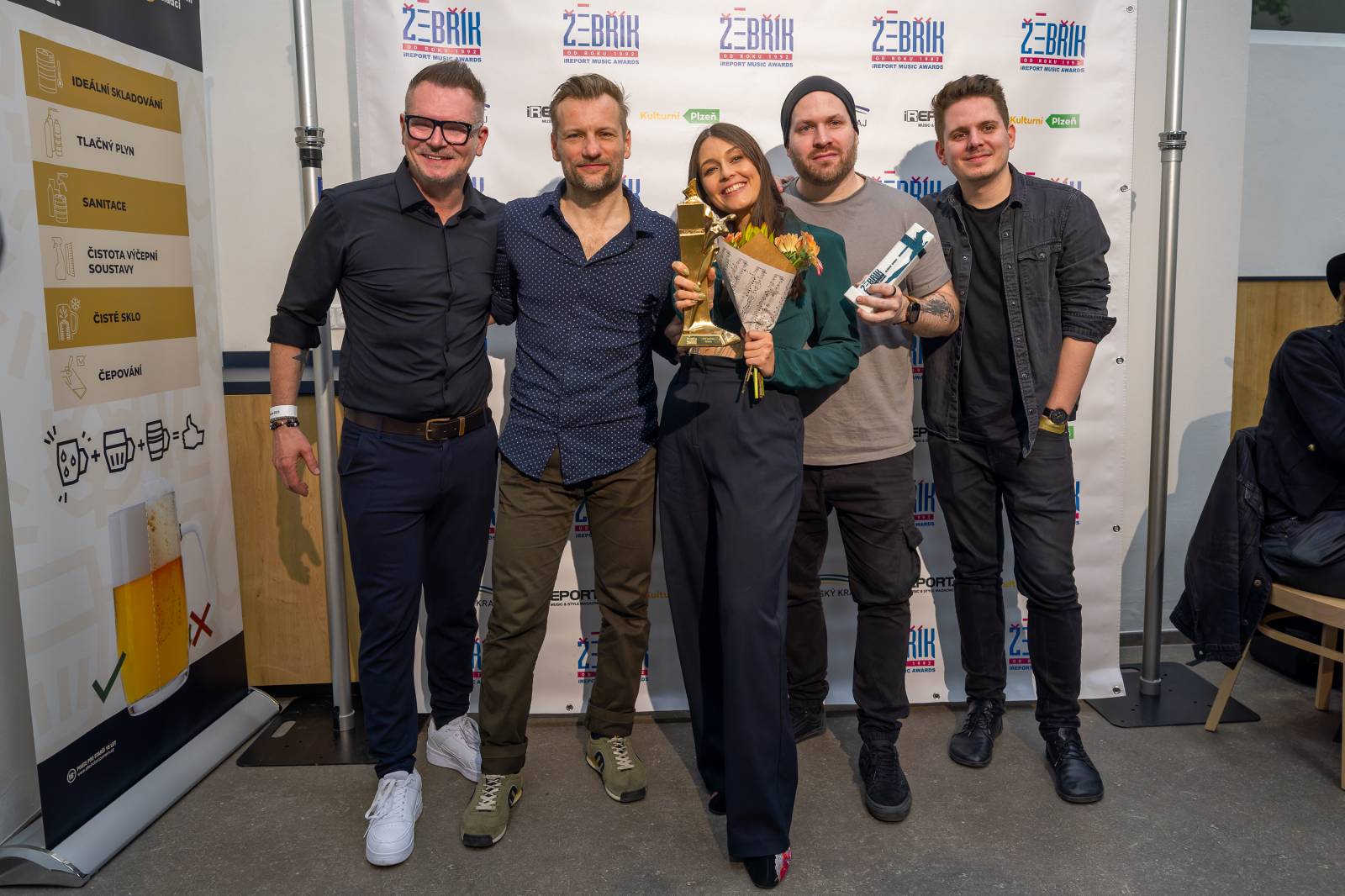 Žebřík poznal vítěze 33. ročníku. Ceny si převzali Chinaski, Monkey Business, Marpo či festival Rock for People