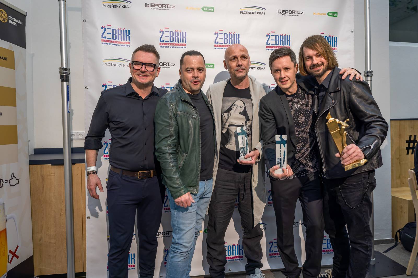 Žebřík poznal vítěze 33. ročníku. Ceny si převzali Chinaski, Monkey Business, Marpo či festival Rock for People