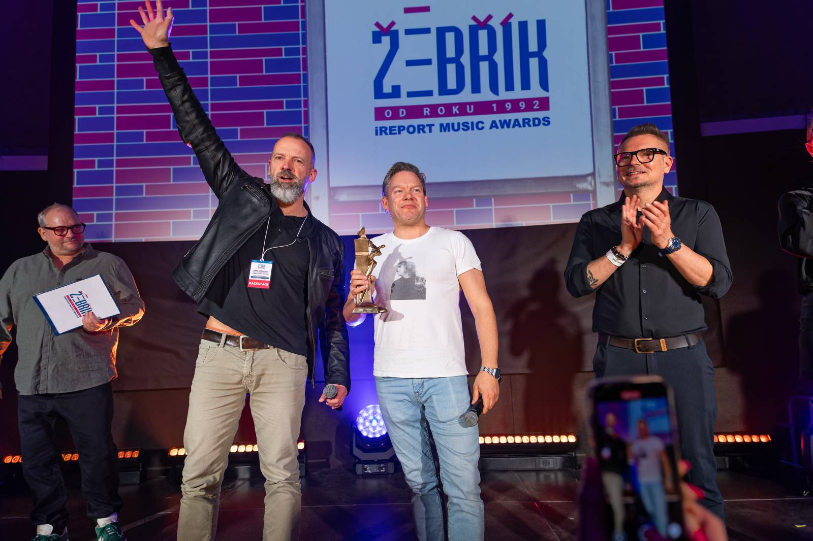 Žebřík poznal vítěze 33. ročníku. Ceny si převzali Chinaski, Monkey Business, Marpo či festival Rock for People