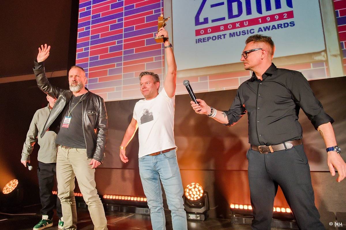 Žebřík oslavil Kristova léta s Rockovým Ježíšem Kamilem Střihavkou. Vystoupili také Marpo a Pan Lynx