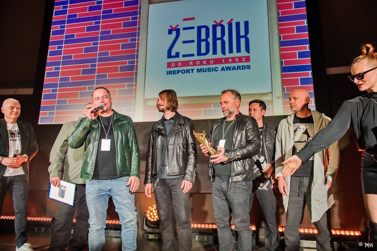 Žebřík oslavil Kristova léta s Rockovým Ježíšem Kamilem Střihavkou. Vystoupili také Marpo a Pan Lynx