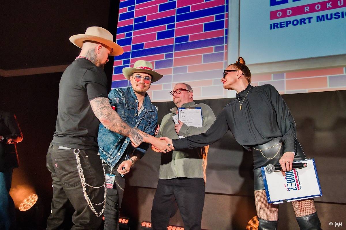 Žebřík oslavil Kristova léta s Rockovým Ježíšem Kamilem Střihavkou. Vystoupili také Marpo a Pan Lynx