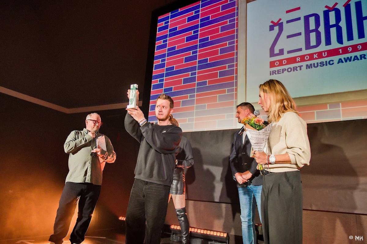 Žebřík oslavil Kristova léta s Rockovým Ježíšem Kamilem Střihavkou. Vystoupili také Marpo a Pan Lynx