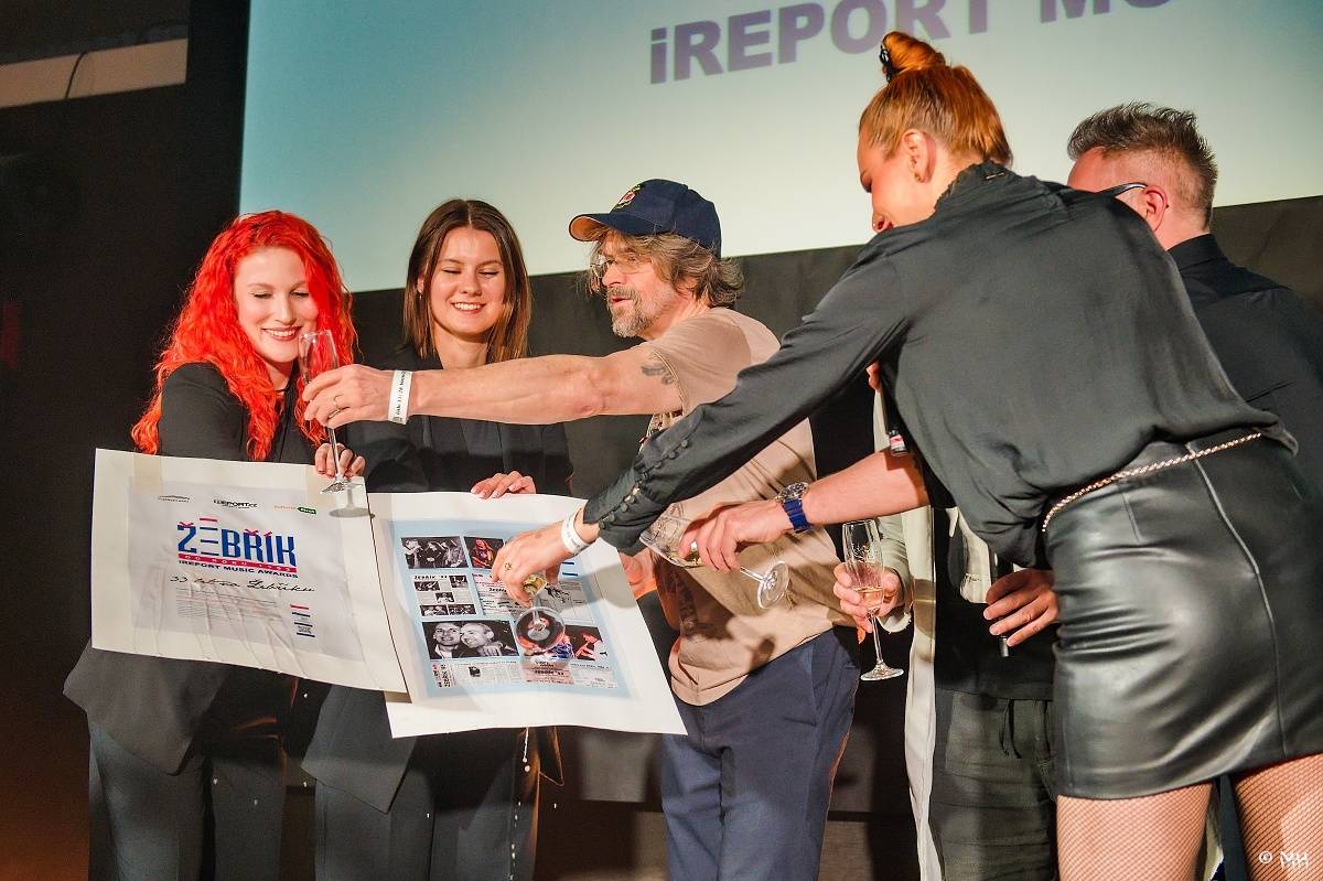 Žebřík oslavil Kristova léta s Rockovým Ježíšem Kamilem Střihavkou. Vystoupili také Marpo a Pan Lynx