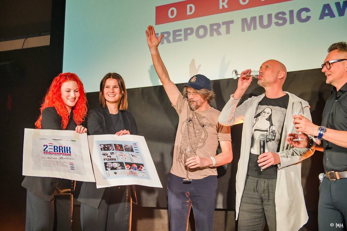 Žebřík oslavil Kristova léta s Rockovým Ježíšem Kamilem Střihavkou. Vystoupili také Marpo a Pan Lynx