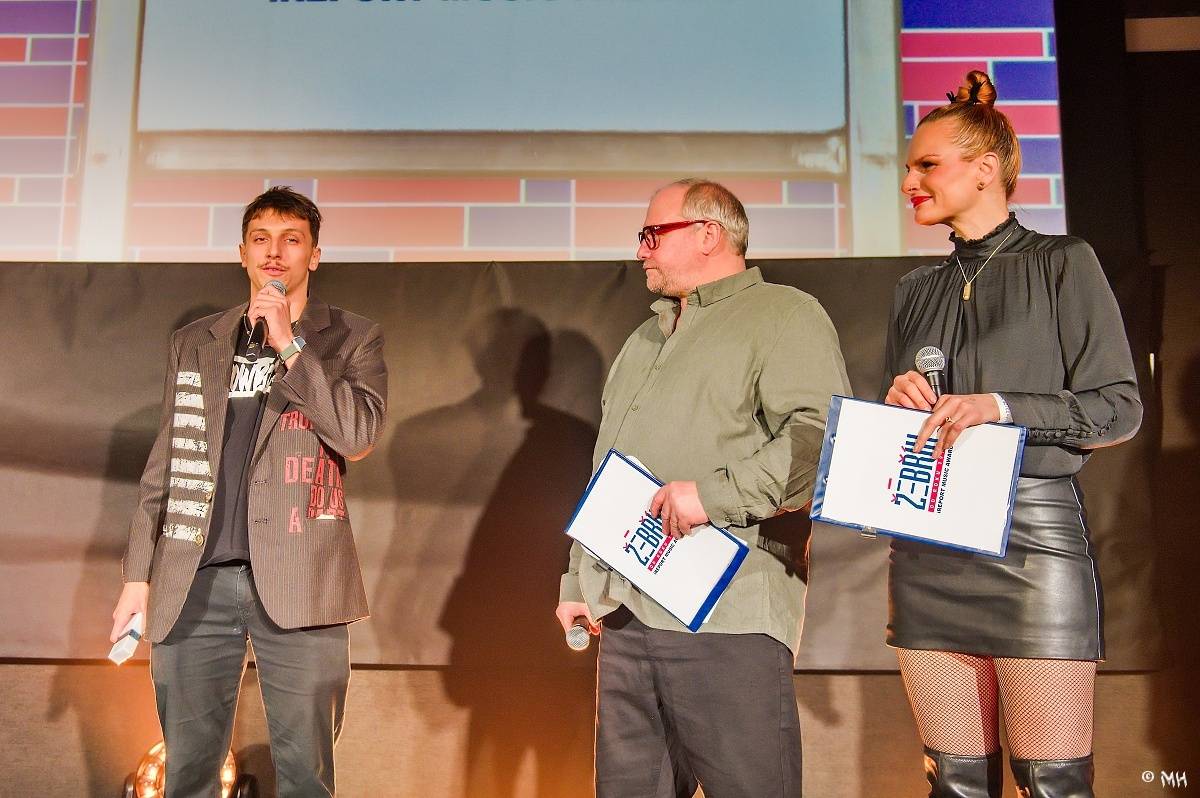 Žebřík oslavil Kristova léta s Rockovým Ježíšem Kamilem Střihavkou. Vystoupili také Marpo a Pan Lynx