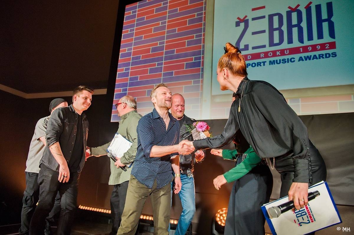 Žebřík oslavil Kristova léta s Rockovým Ježíšem Kamilem Střihavkou. Vystoupili také Marpo a Pan Lynx