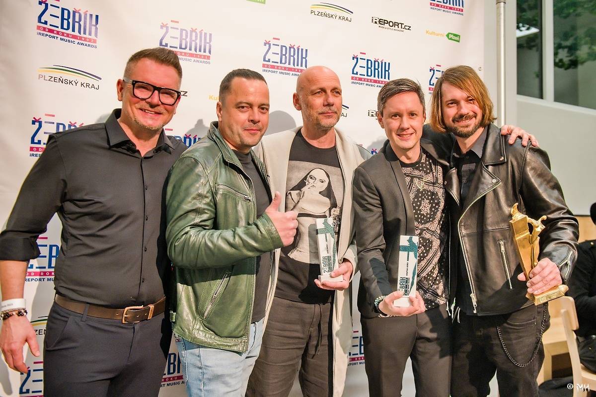 Žebřík oslavil Kristova léta s Rockovým Ježíšem Kamilem Střihavkou. Vystoupili také Marpo a Pan Lynx