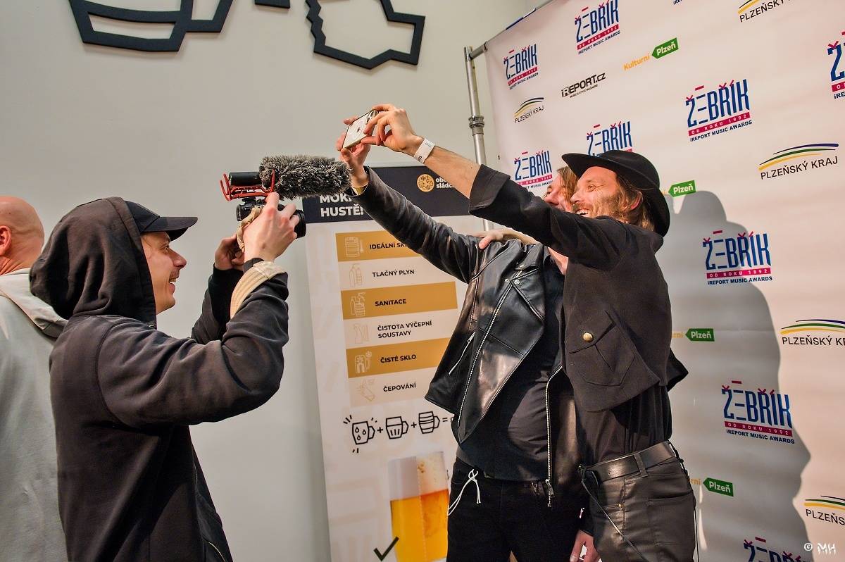 Žebřík oslavil Kristova léta s Rockovým Ježíšem Kamilem Střihavkou. Vystoupili také Marpo a Pan Lynx