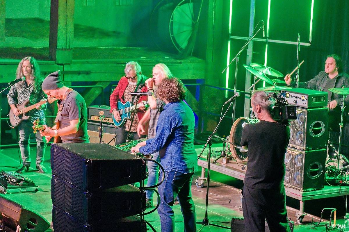 Žebřík oslavil Kristova léta s Rockovým Ježíšem Kamilem Střihavkou. Vystoupili také Marpo a Pan Lynx