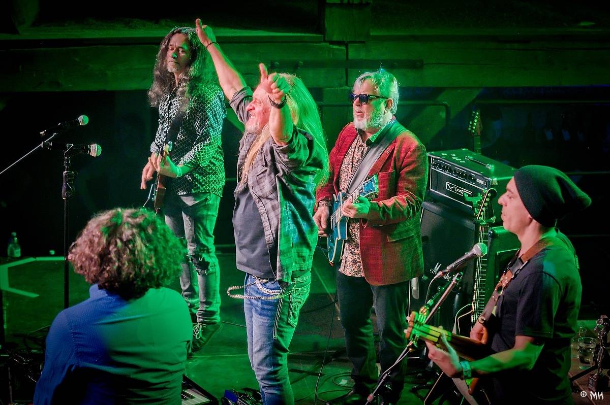 Žebřík oslavil Kristova léta s Rockovým Ježíšem Kamilem Střihavkou. Vystoupili také Marpo a Pan Lynx