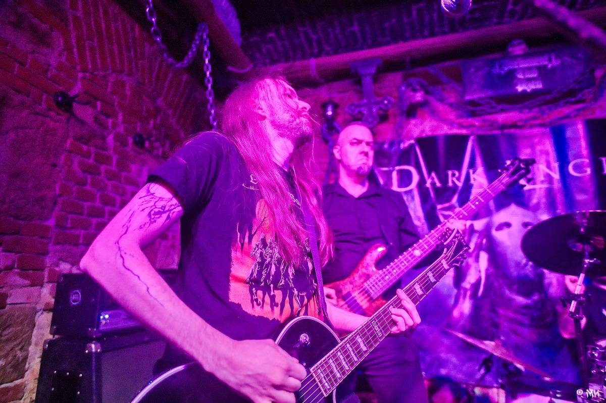 Noc plná metalu: Plzeňský Parlament přivítal Dark Angels, Search and Destroy a Elysium