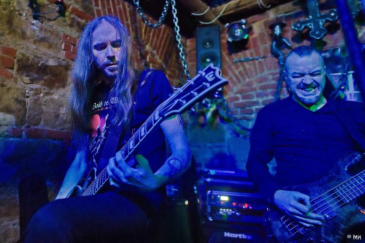 Noc plná metalu: Plzeňský Parlament přivítal Dark Angels, Search and Destroy a Elysium