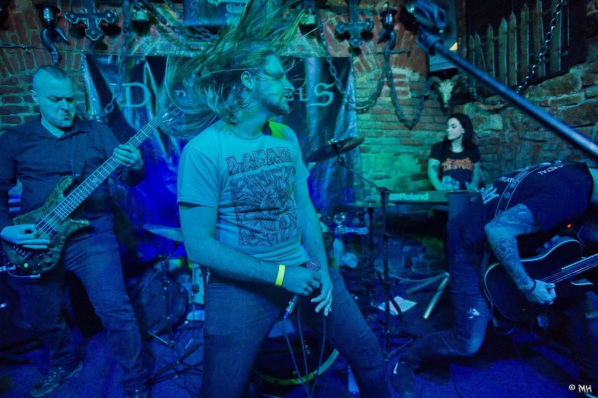 Noc plná metalu: Plzeňský Parlament přivítal Dark Angels, Search and Destroy a Elysium