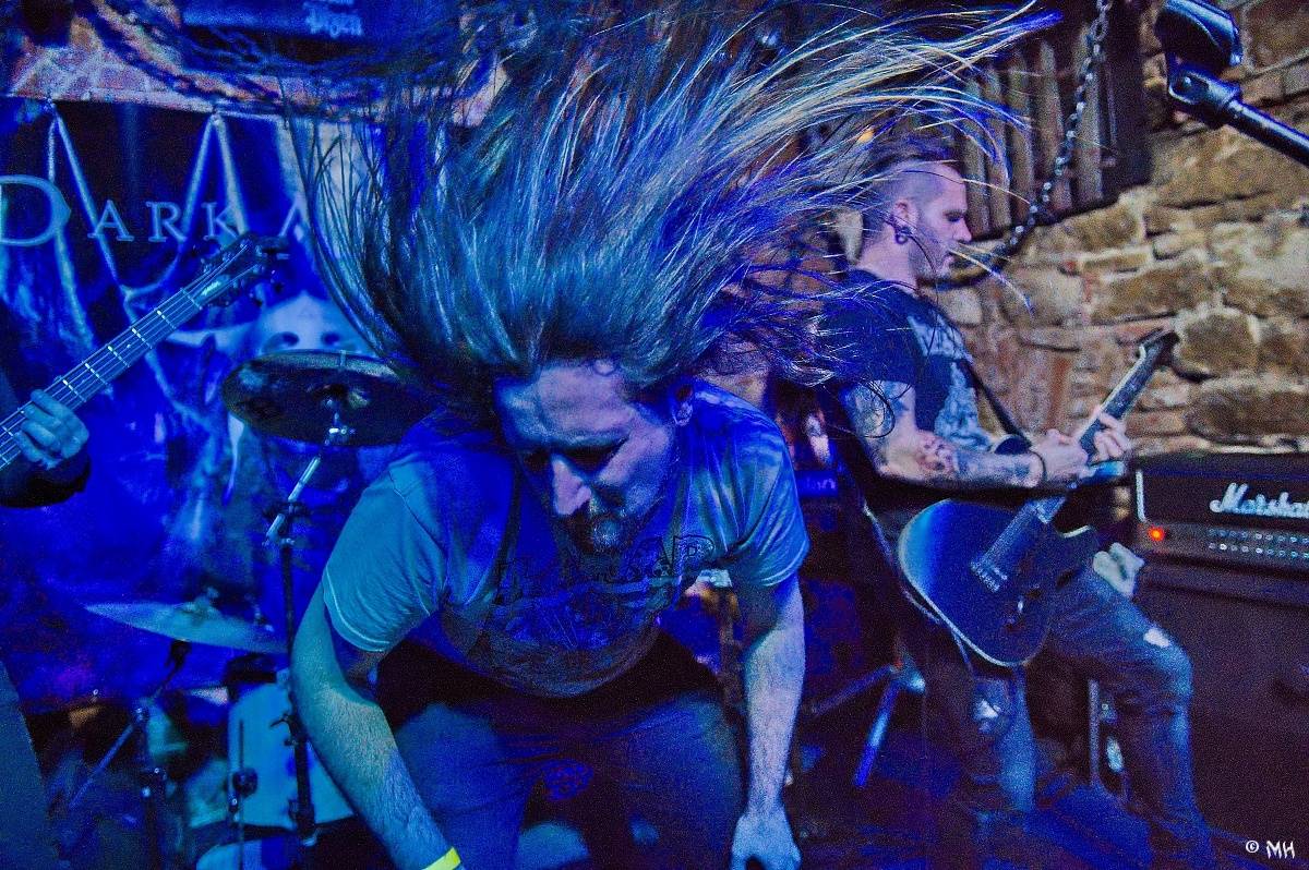 Noc plná metalu: Plzeňský Parlament přivítal Dark Angels, Search and Destroy a Elysium