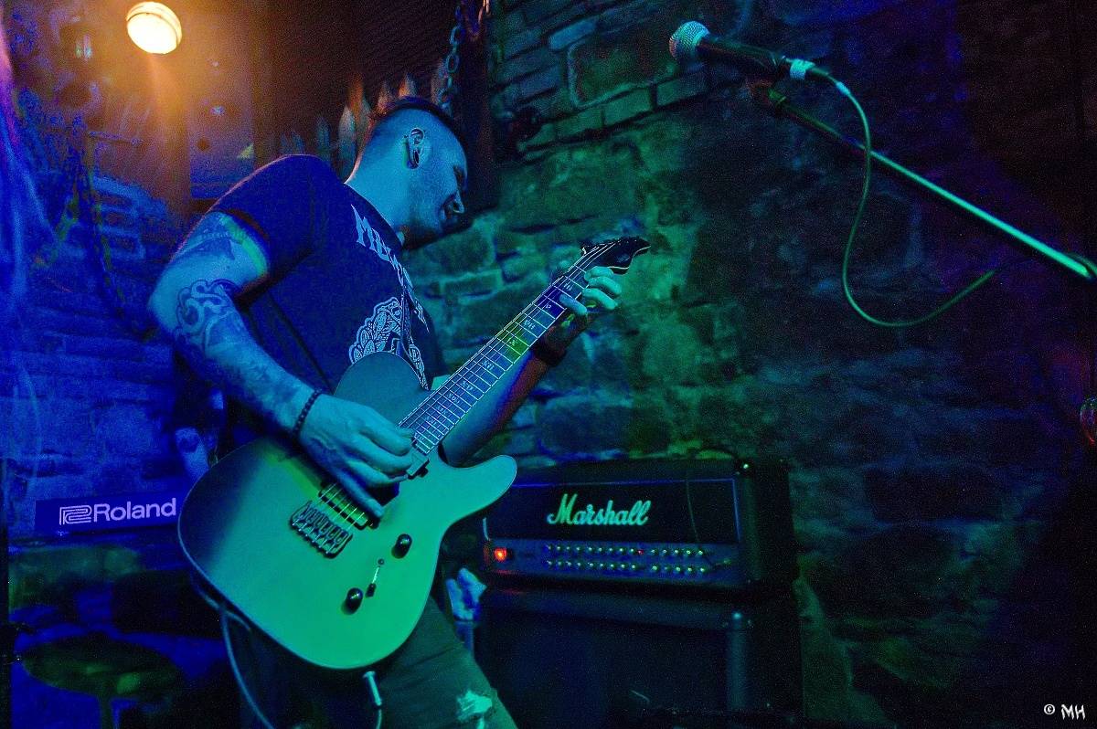 Noc plná metalu: Plzeňský Parlament přivítal Dark Angels, Search and Destroy a Elysium