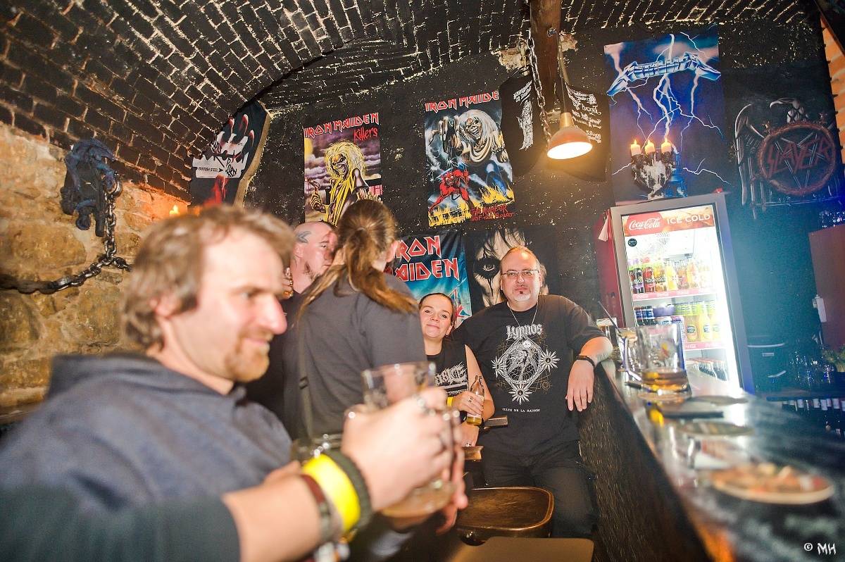 Noc plná metalu: Plzeňský Parlament přivítal Dark Angels, Search and Destroy a Elysium