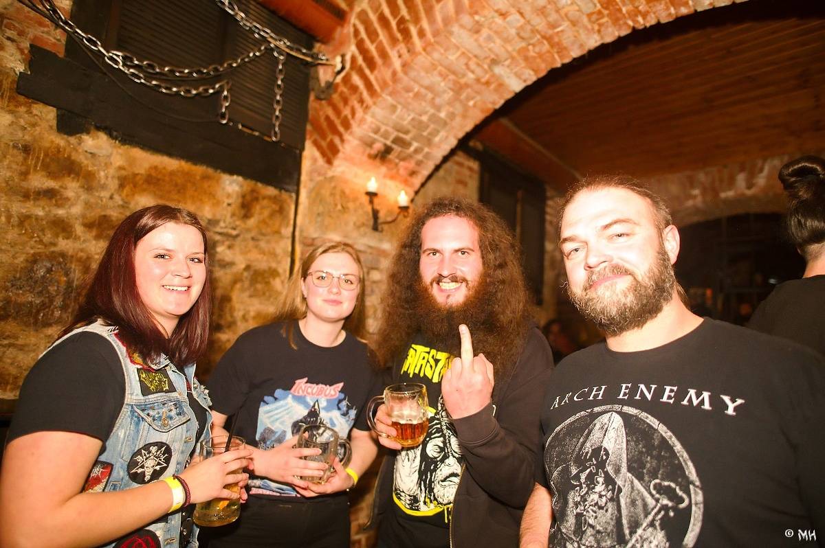 Noc plná metalu: Plzeňský Parlament přivítal Dark Angels, Search and Destroy a Elysium