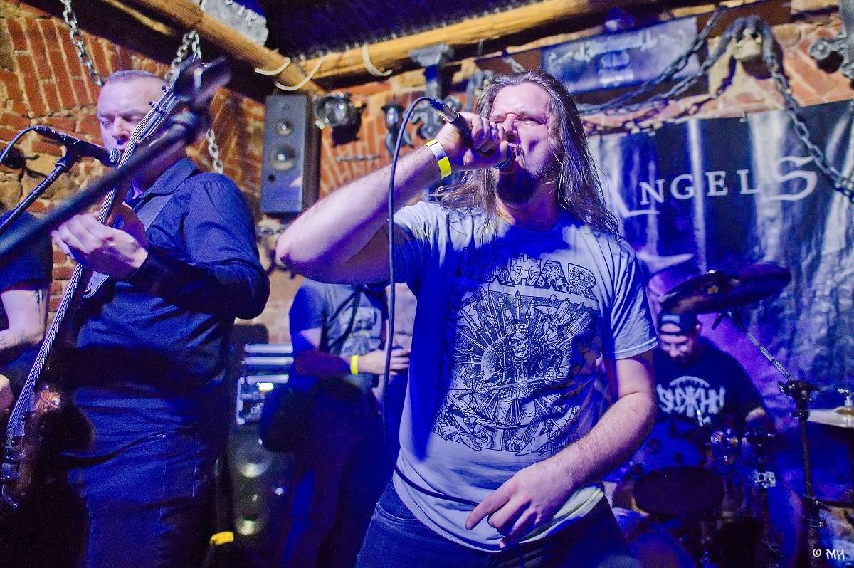 Noc plná metalu: Plzeňský Parlament přivítal Dark Angels, Search and Destroy a Elysium