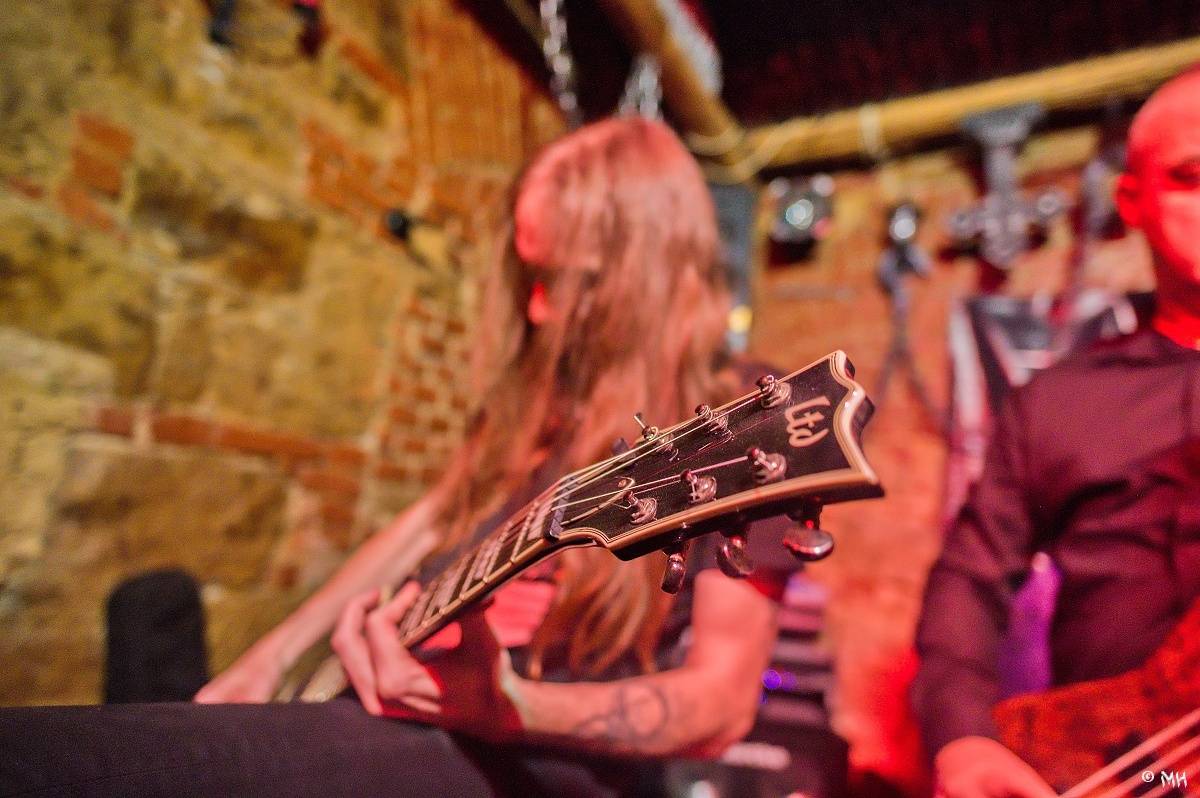 Noc plná metalu: Plzeňský Parlament přivítal Dark Angels, Search and Destroy a Elysium