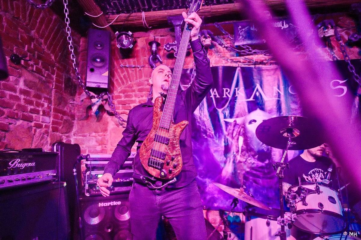 Noc plná metalu: Plzeňský Parlament přivítal Dark Angels, Search and Destroy a Elysium