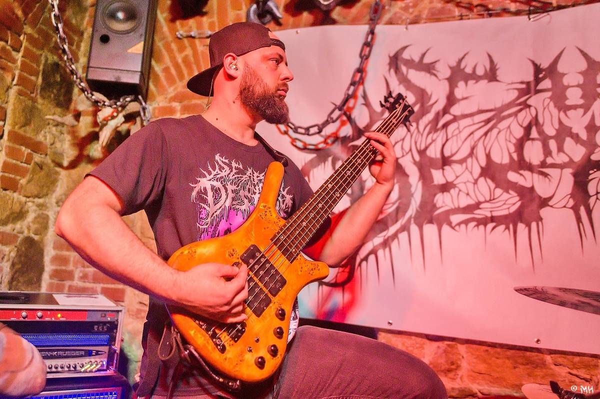 Noc plná metalu: Plzeňský Parlament přivítal Dark Angels, Search and Destroy a Elysium