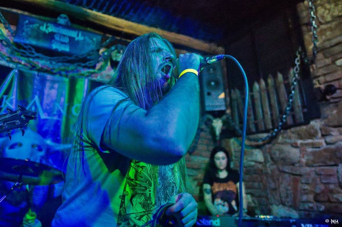 Noc plná metalu: Plzeňský Parlament přivítal Dark Angels, Search and Destroy a Elysium