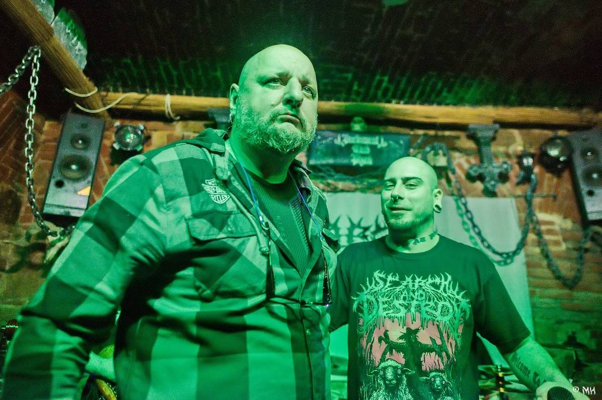 Noc plná metalu: Plzeňský Parlament přivítal Dark Angels, Search and Destroy a Elysium